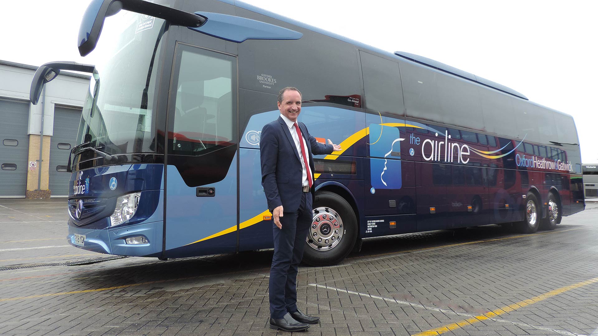 Oxford Bus Company increase airline services to Heathrow Airport