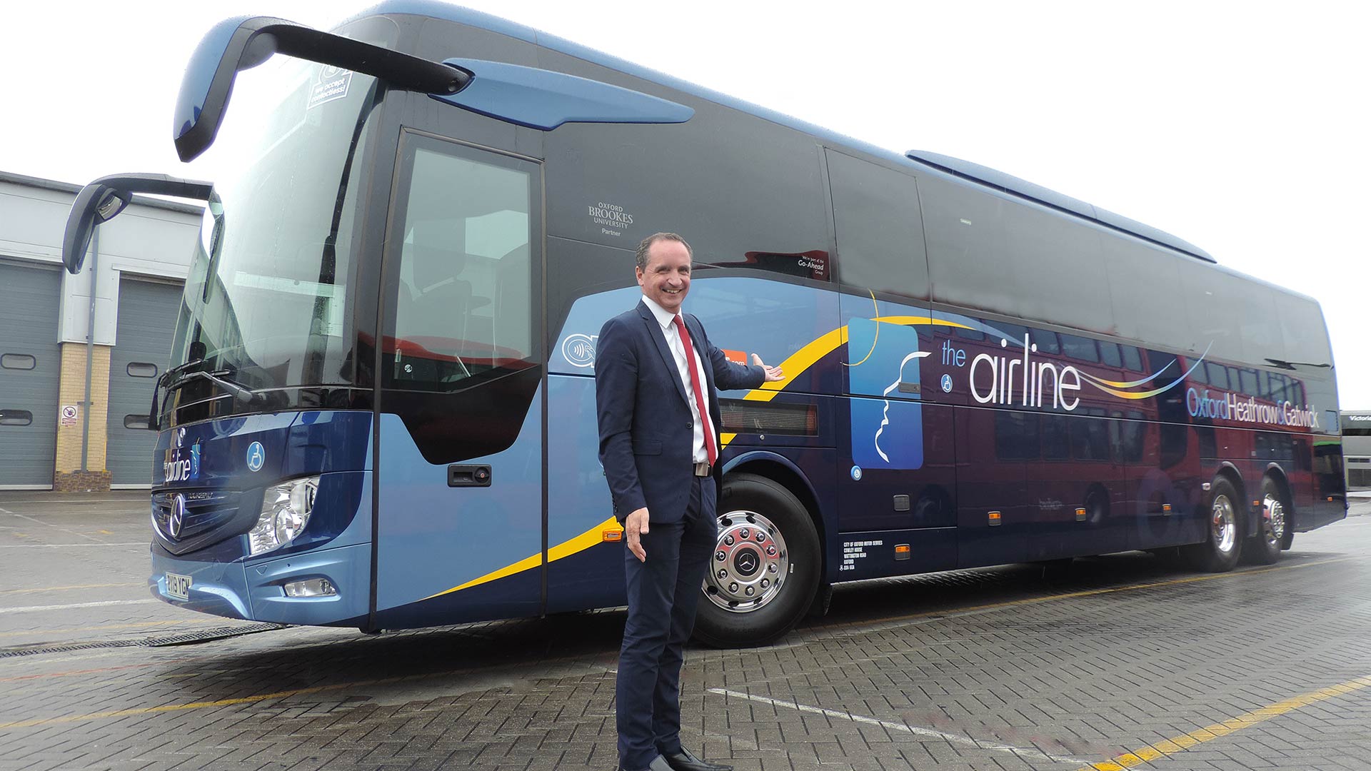 Oxford Bus Company Airline service to Gatwick Airport returns