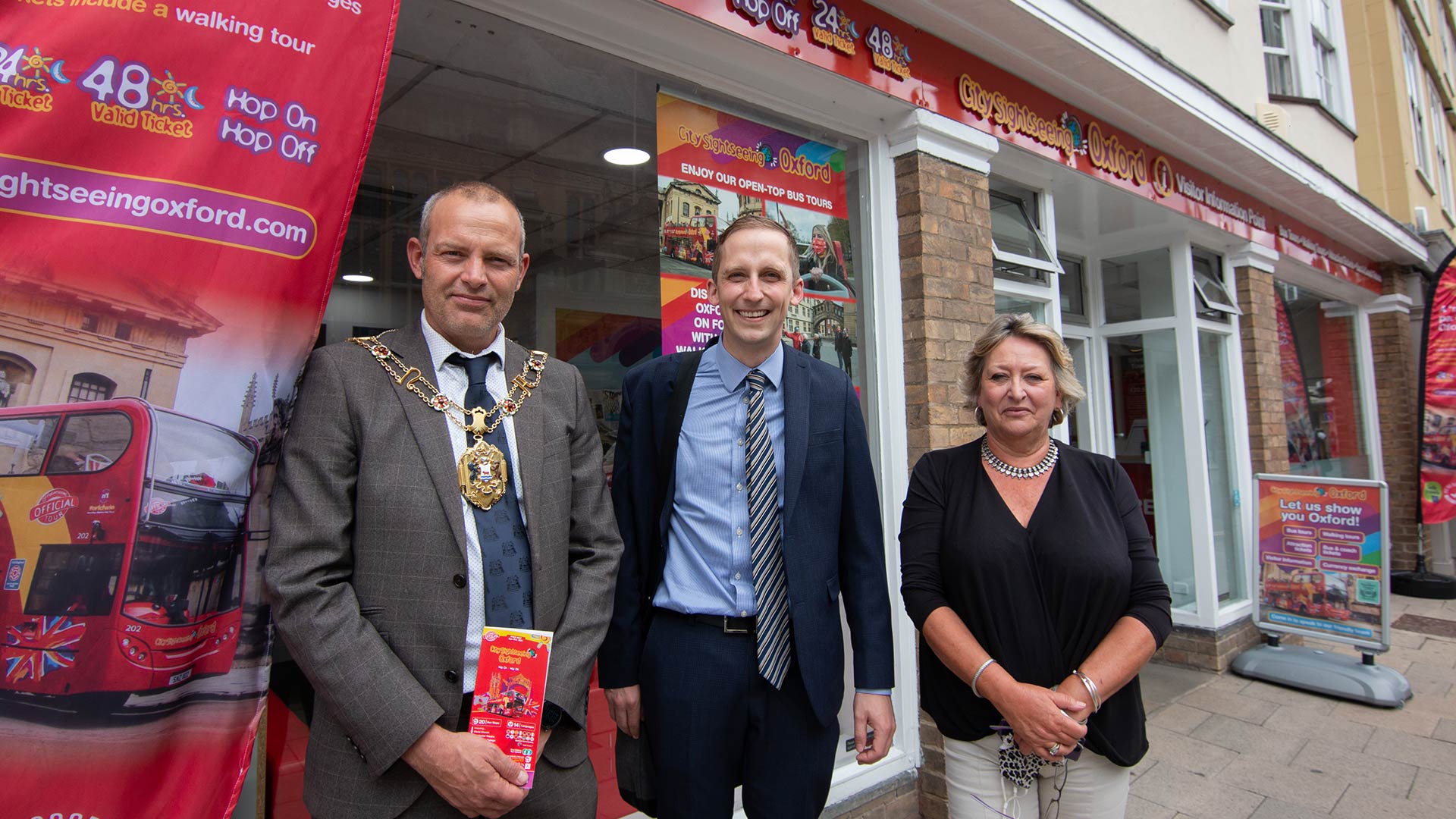 Lord Mayor enjoys City Sightseeing open-top bus tour of Oxford as part of tourism campaign