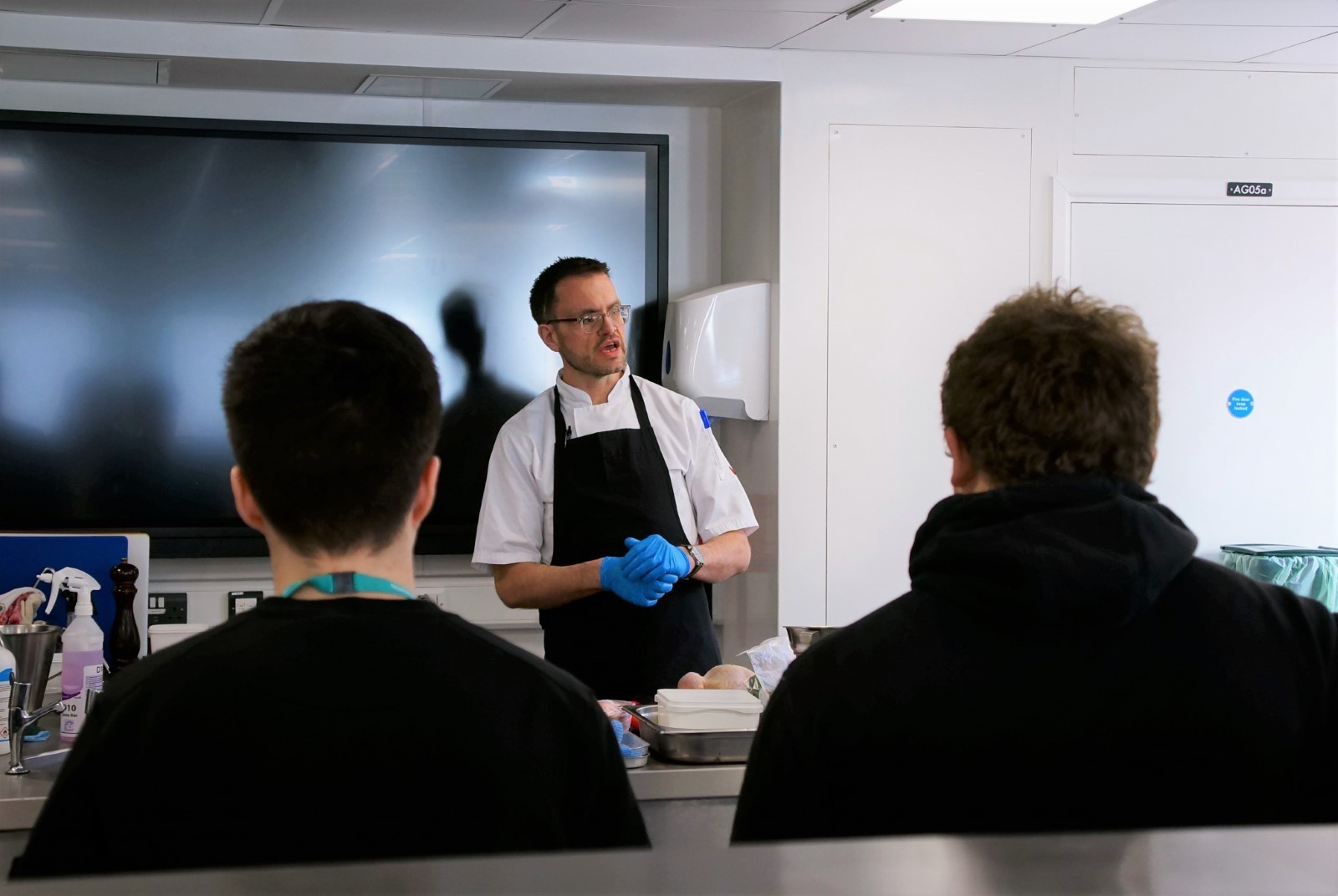 City of Oxford College hosts a cooking masterclass by Parsonage Grill’s Head Chef