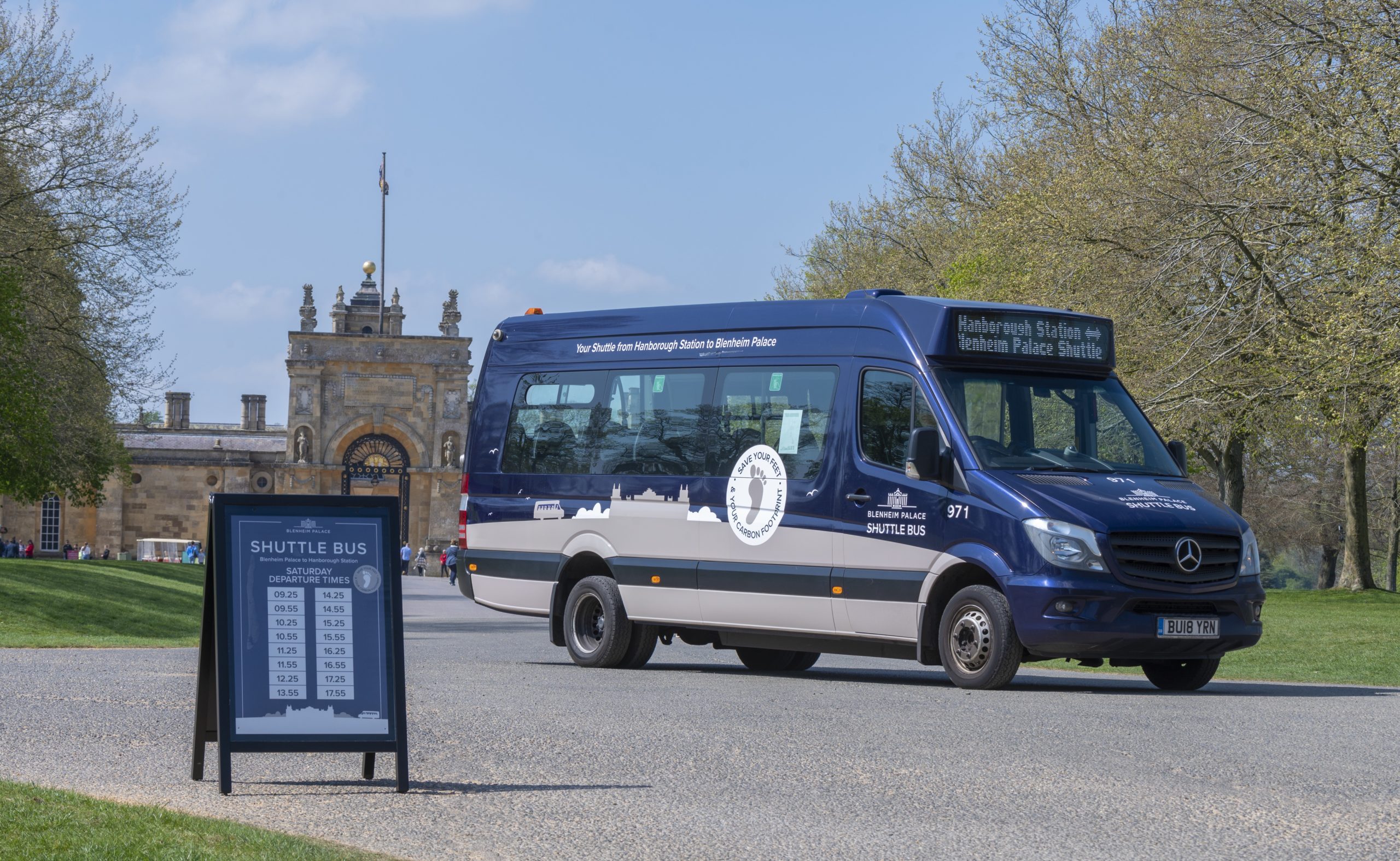 Blenheim Palace launch free shuttle service with Oxford Bus Company