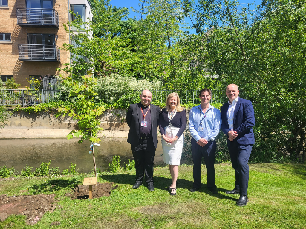 City of Oxford College plants commemorative tree to honour the Queen’s Platinum Jubilee