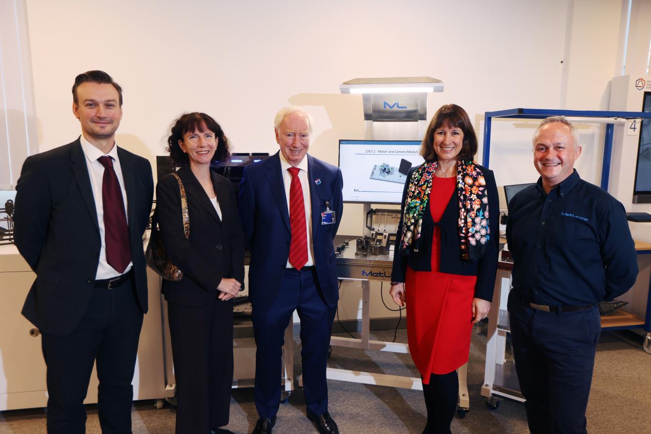 Rachel Reeves MP visits the Unipart Advanced Supply Chain Institute in Oxford