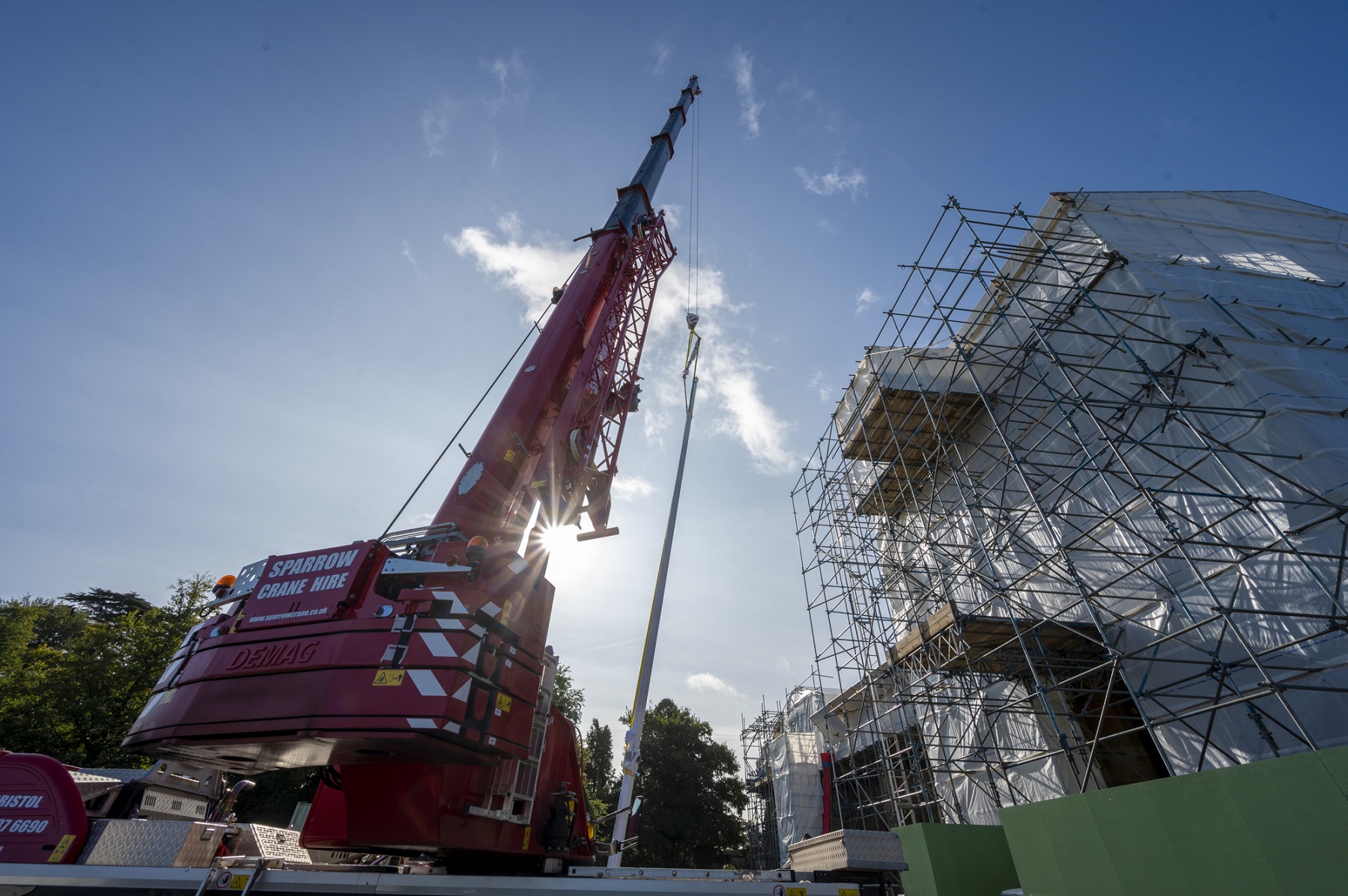 High standards – first new flagpole for 200 years installed at Blenheim Palace